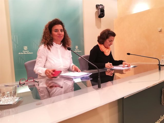 Pilar Costa Y Fina Santiago