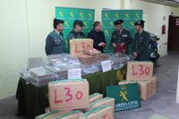 Detenidos dos conductores de un autobús por ocultar 767 kilos de droga en varios dobles fondos del vehículo