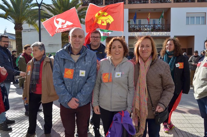 Alba y Pérez en la marcha por las peonadas cero en Láchar (Granada)