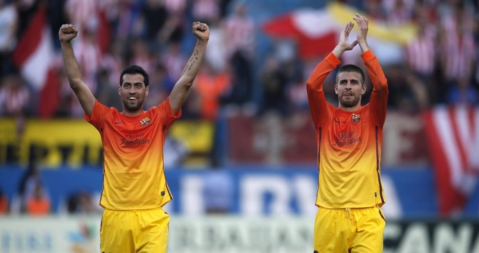 Sergi Busquets y Gerard Piqué con el FC Barcelona