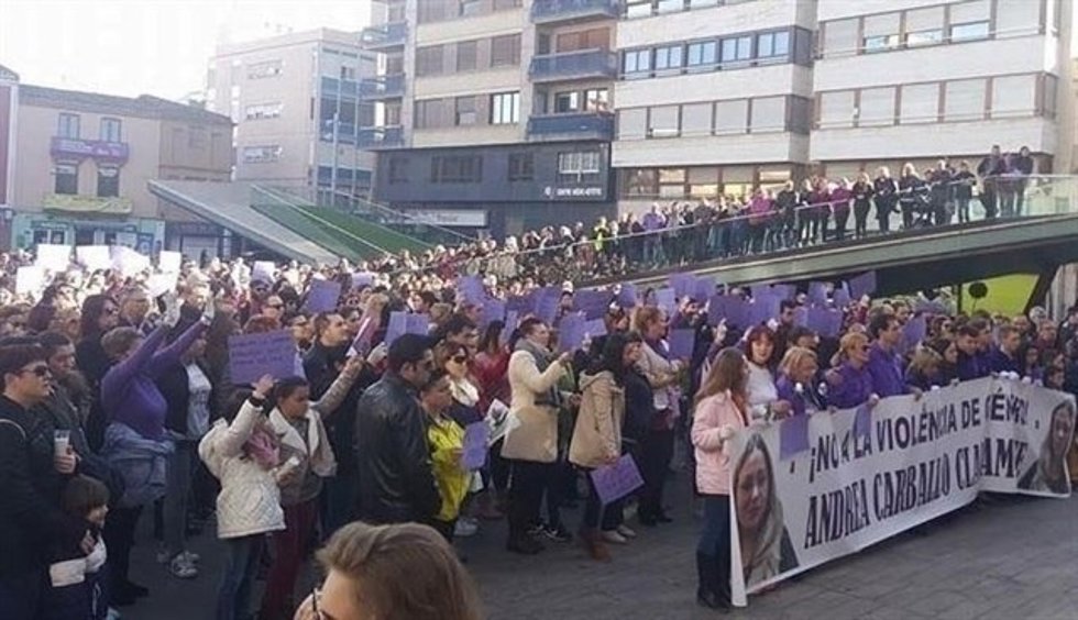 Concentración en Vila-real por la muerte de Andrea Carballo