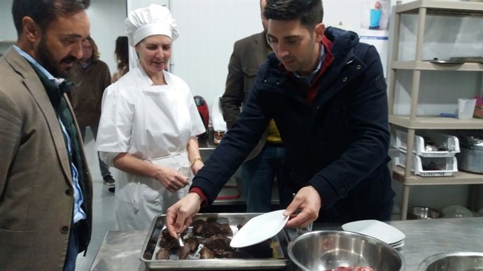 Visita del delegado territorial de Agricultura, José Manuel Miranda, a empresa
