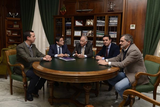 Diputación y Junta se reúnen para acordar las obras en la Residencia Asistida.