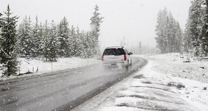 Carretera amb neu