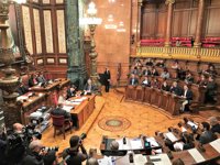 Colau repite al PP que no es independentista ni apoya la DUI y le reprocha la corrupción