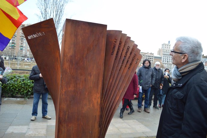 Lleida recuerda con una escultura a los leridanos deportados