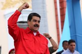 Foto: Maduro baila y rapea arropado por jóvenes venezolanos en su primer acto como candidato