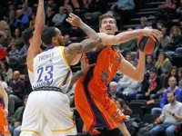 El Valencia tumba al Khimki para seguir creyendo en el 'play-off'