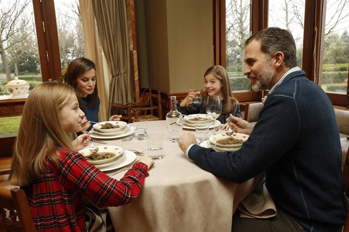 FOTO FAMILIA FAMILIA REAL ESPAÑOLA