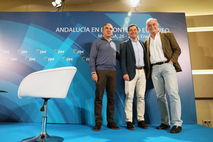Elías Bendodo, Juanma Moreno y Esteban González Pons. PP