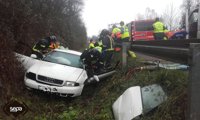 Un accidente de coche en Nava deja tres heridos, dos con pronóstico reservado