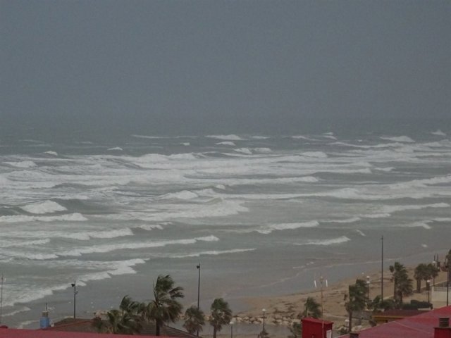 Olas en el Mediterráneo durante este domingo