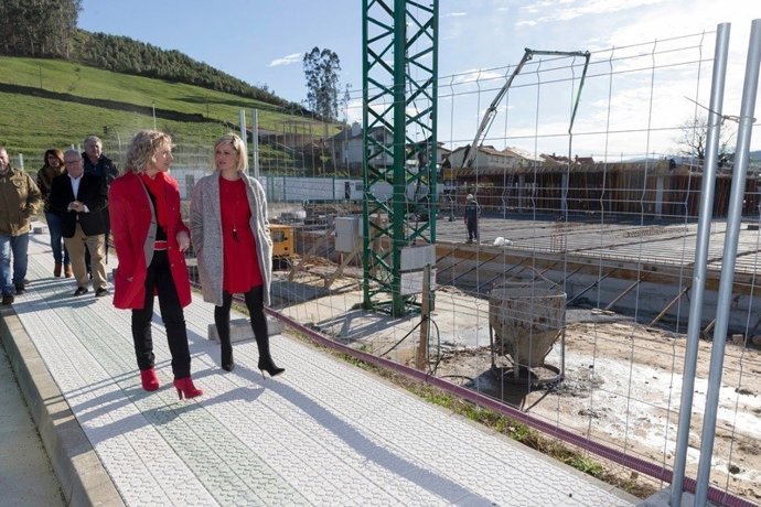 Díaz Tezanos visita las obras del colegio de Renedo 