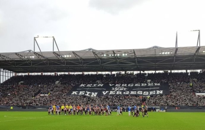 Homenaje a las víctimas del Holocausto en un partido del St. Pauli