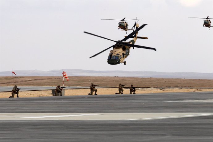 Helicópteros Black Hawk jordano