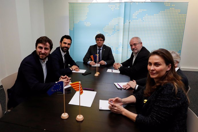Torrent se reúne con Puigdemont y los exconsejeros huidos en Bruselas