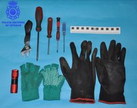 Un agente fuera de servicio pilla 'in fraganti' a un ladrón en su edificio