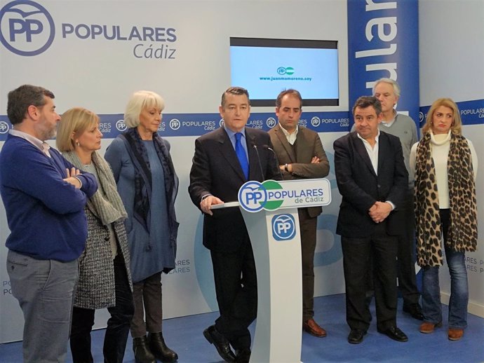 Antonio Sanz con miembros de la Ejecutiva en Cádiz