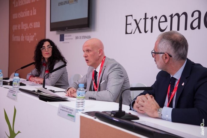 Jose Angel BenãTez Presentando Ruta De Motos Ciclopea 500