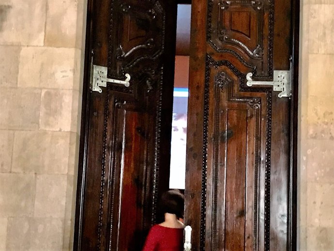 Videoconferència  Carles Puigdemont en reunir-se JxCat en el Parlament