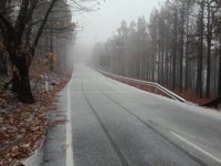 Cierran al tráfico la GC-210 que une Tejeda y La Aldea, en Gran Canaria, por la caída de piedras en la calzada