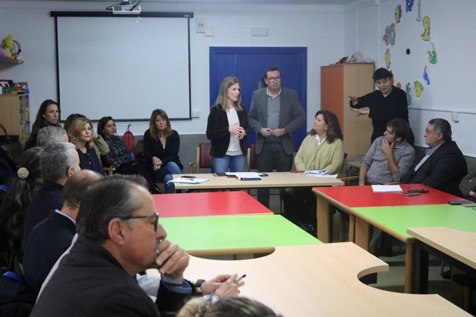 Ana Mestre se reúne con asociaciones y colectivos de Huelva. 