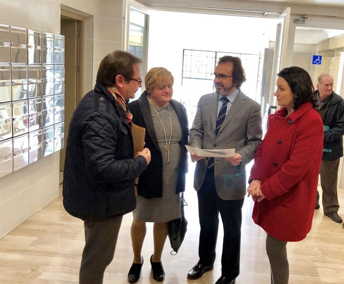 El consejero Fomento visita las obras de accesibilidad realizada edificio Murcia