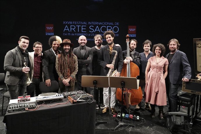 Músicos del Festival de Arte Sacro junto a Jaime de los Santos