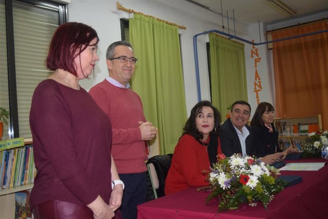 1 Nota Y 2 Fotos Junta (Rececpión Erasumus + Ies La Marisma)