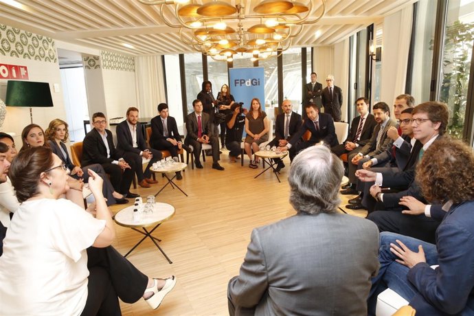 Los Reyes se reúnen con premios de la FPdGi anteriores a 2016