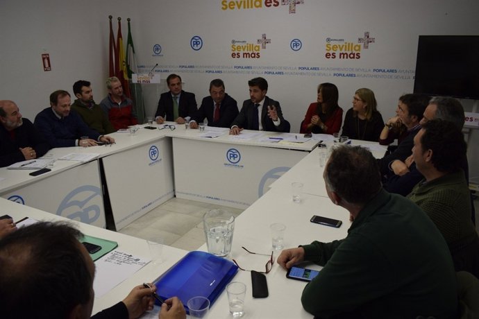 Beltrán Pérez reunido con los sindicatos.