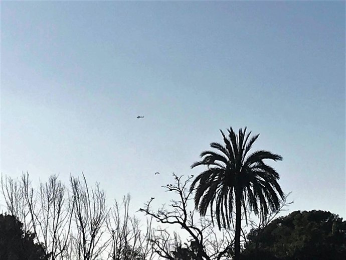 Helicóptero sobrevuela el Parlament