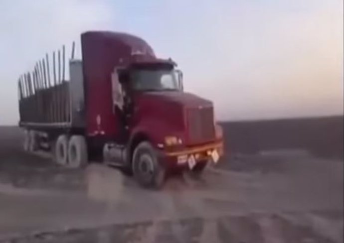 Camión que invadió las Líneas de Nazca