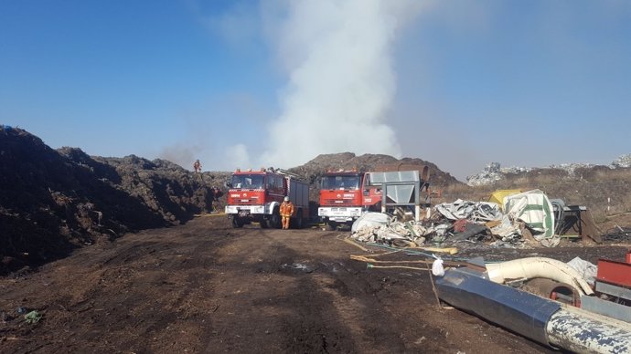 Incendio en una empresa de residuos de biomasa en San Antonio de Requena