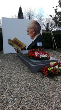 Madrid celebrará los 50 años de la muerte de León Felipe y el centenario de Tierno con un concierto de La Movida