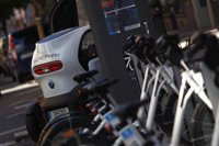 PP calcula que Bonopark y sus pantallas se llevan 20 millones y Sabanés lo enmarca en contrato público por "su mala cabe