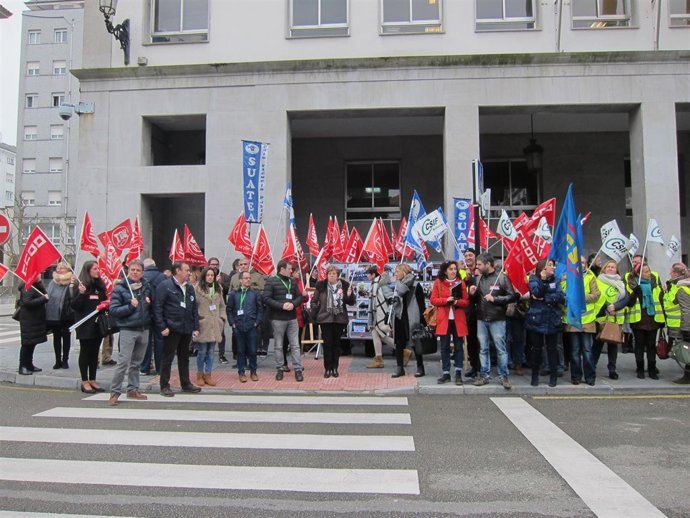Concentración de la Junta de Personal Docente en la consejería de Educación