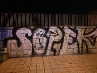 Sorprendidos dos jóvenes cuando realizaban pintadas en el barrio Ciudad Jardín de Salamanca