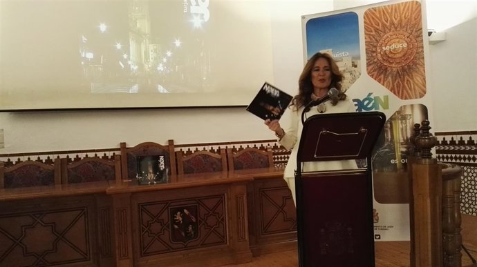 La concejala de Turismo de Jaén presenta la nueva guía ECA.