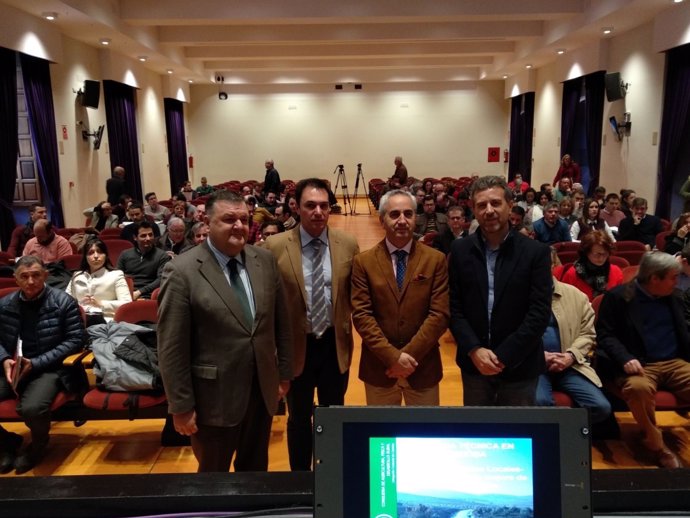 Autoridades en la inauguración de la jornada