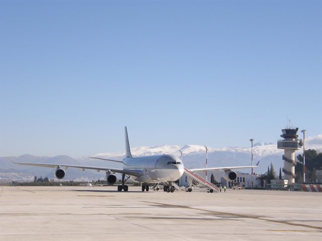 Avión en el Aeropuerto de Granada-Jaén (Archivo)