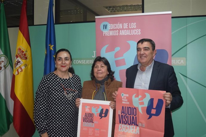 1 Nota Y 1 Foto Junta (Presentación El Audiovisual En La Escuela)