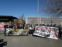 La UV convoca una mesa de negociación sobre el profesorado asociado y pide que cese la huelga durante la negociación