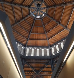 Interior del Mercat de Sant Antoni abans de la seva reobertura
