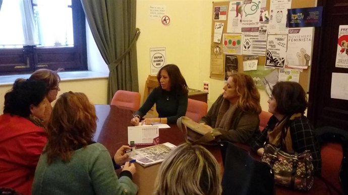 Honorato se reúne con la plantilla del refuerzo a la dependencia.