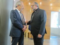 El Arzobispo, sorprendido por las "formas" del Ayuntamiento, afirma estar al corriente de todos los impuestos