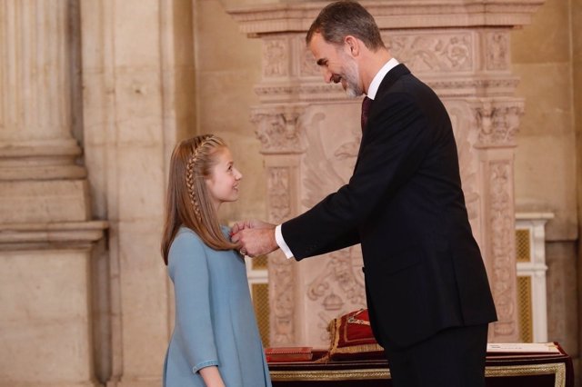 Felipe VI impone el Toisón de Oro a la Princesa de Asturias