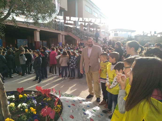 Alumnos celebran el Día Escolar de la Paz y la No Violencia