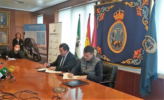 Zona Franca y Torrot firman acuerdo para instalarse en Cádiz