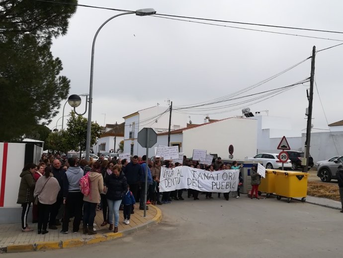 Imagen de la manifestación en Fuentes de Andalucía